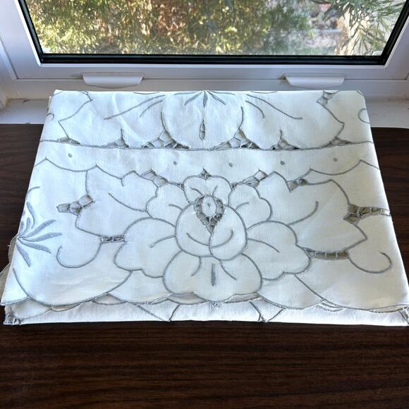 Vintage White Floral Cutwork Tablecloth Rectangle 63 x 48 - Picture 10 of 16
